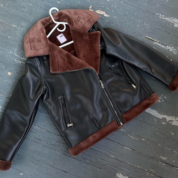 Black and brown faux leather jacket with a fur-lined hood - Picture 5 of 7